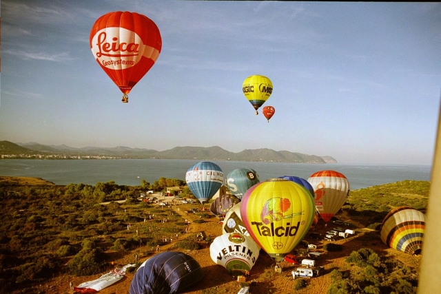  Concentration of balloons on the coast 